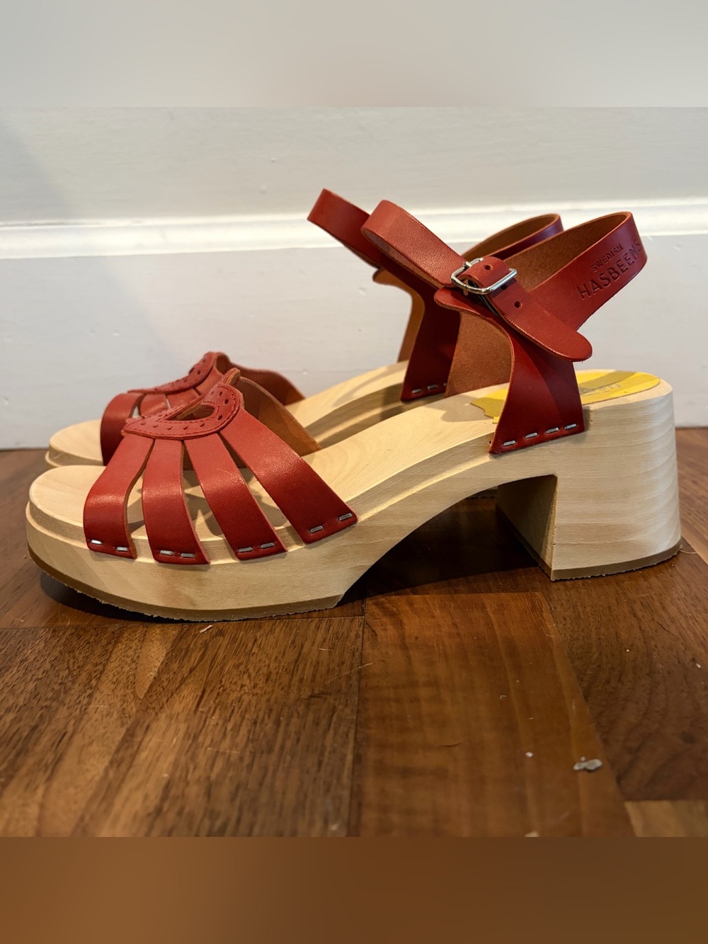 Swedish Hasbeens Red Heart-Strap Clog Sandals size 40 New - Picture 3 of 5